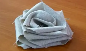 Jak uszyć różę z materiału? Prosty poradnik krok po kroku!