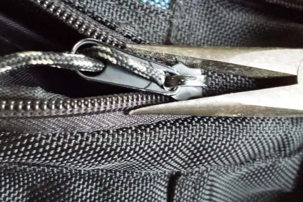 Jak naprawić zamek w plecaku? Poradnik DIY na każdą usterkę
